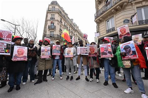 France des membres de la diaspora sénégalaise manifestent contre la