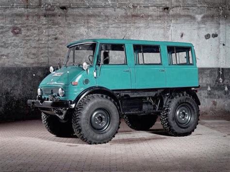 Off Road Action Mercedes Unimog 4x4 Truck