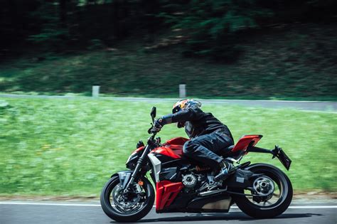 Ducati Streetfighter V Im Power Naked Bike Vergleich
