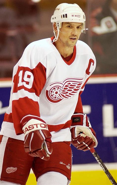 Steve Yzerman Red Wing Hockey | Red wings hockey, Detroit red wings ...