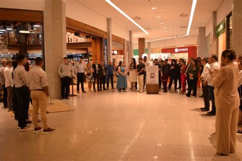 Unimed Vale Do A O Inaugura Loja No Shopping Vale Do A O Silmara De