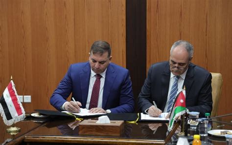 الكهرباء توقع التعديل الأول لعقد الربط الكهربائي العراقي الأردني