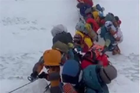 Video Of Traffic Jam On Mount Everest Is Now Viral Amid Possible Death