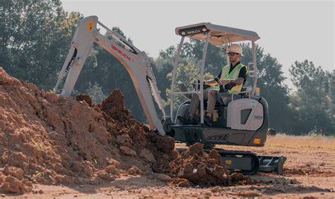 Equipment Specialists Deploy Country S First All Electric Excavator