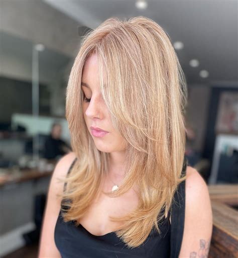 Light Strawberry Blonde Hair Colors That Are WICKEDly Elegant