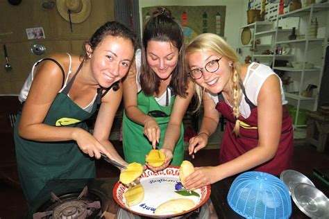2023 Evening Thai cooking class by Aromdii Cooking School