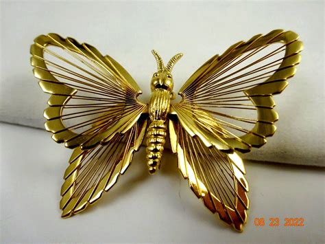 Signed Monet Butterfly Brooch Pin Gold Tone Open Des Gem
