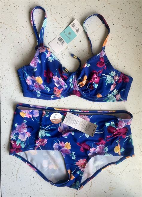 Se produkter som liknar Ny bikini från Dorina blå med på Tradera