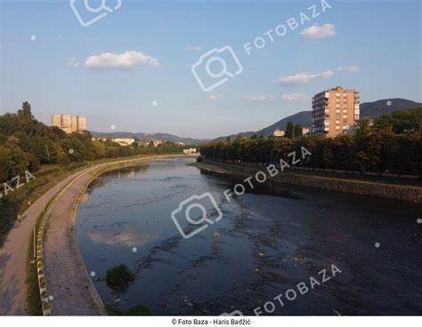 Rijeka Bosna I Bulevar U Zenici Preuzmite Fotografiju Foto Baza