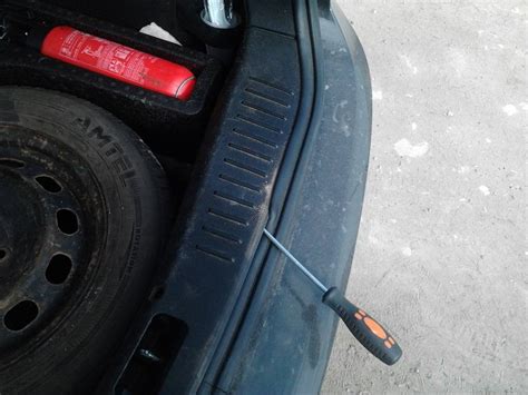 Как открыть багажник из салона на седане Форд Фокус 2