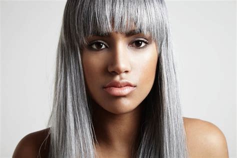 Transitioning to Gray Hair with Highlights: DIY How to Guide