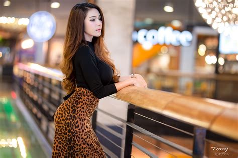 Thailand Hot Model Janet Kanokwan Saesim Sexy In Black And Leopard Fabric