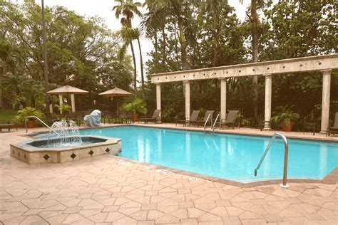 Hampton Inn & Suites Boynton Beach, Florida - Buddy The Traveling Monkey