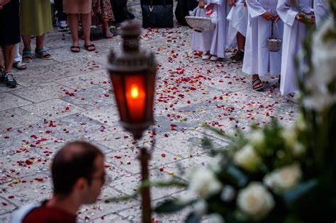 Znate Li To Se Danas Slavi I Za To Tijelovo Uvijek Pada Na Drugi Datum