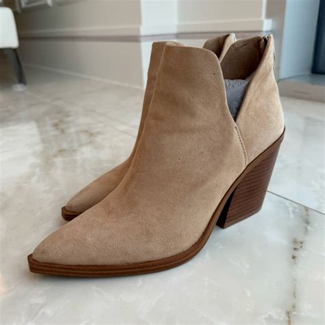 Vince Camuto Gigietta Beige Suede Bootie Worn Once Sz Gem