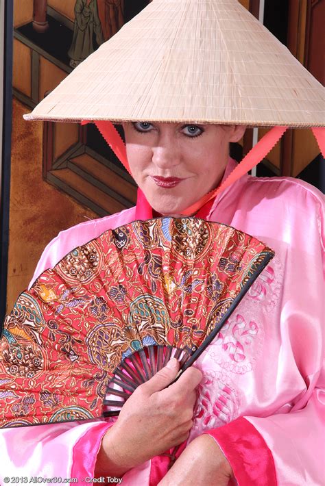 Redhead MILF Shauna Flash Her Whammies MILF Fox