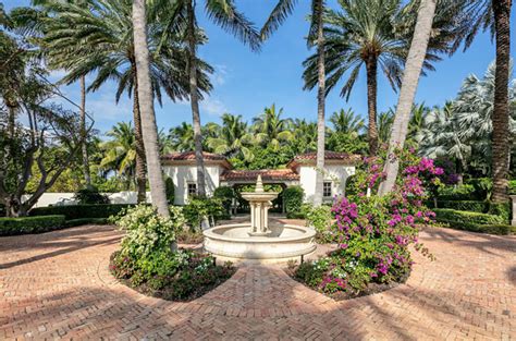 Billy Joel ditches his Long Island estate and seeks a new home in