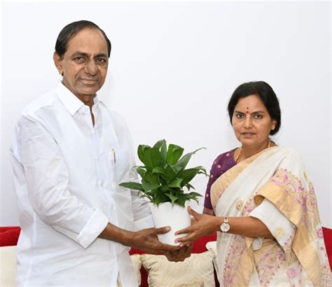 Telangana first woman chief secretary