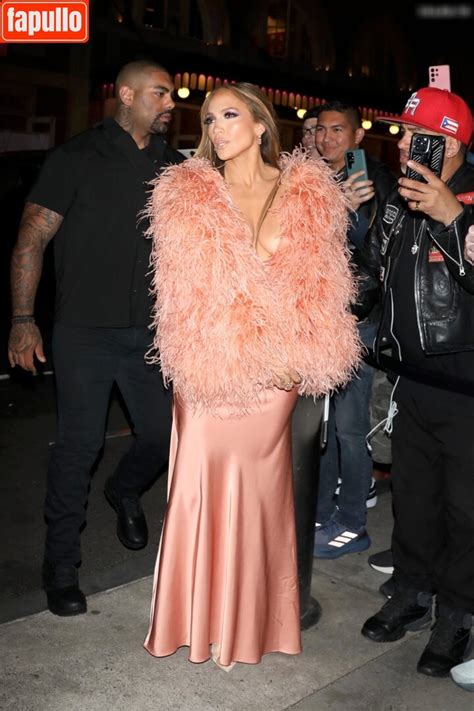 OOPS International Nude Photo Fapullo