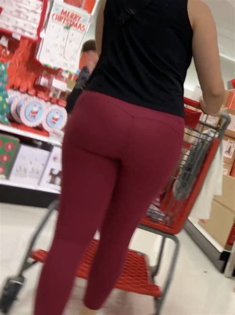 Latina Milf In Maroon Leggings Spandex Leggings Yoga Pants Forum