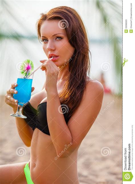 Retrato Del Primer Del Bikini De La Mujer Que Lleva Imagen De Archivo