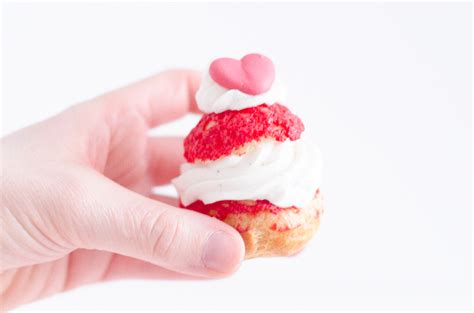 Choux Vanille Framboise Et Craquelin Pour La Saint Valentin Je Dis M