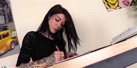 Under The Table Of A Blonde Secretary In Pantyhose Tnaflix