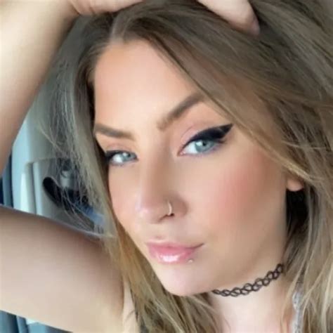 Jess Loves Strips Down In Car And Plays With Her Perfect Juicy Pussy XHamster