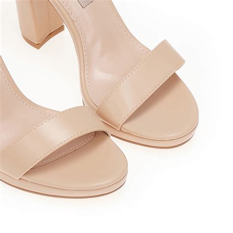 Sandały nude z ekoskóry paseczkiem dookoła kostki Tsoukalas Shoes