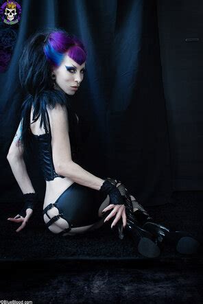 GOTH BABE IS A SHARP EMO Ad Porn Pic