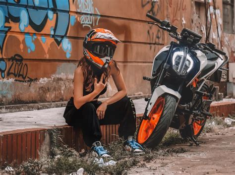 Ng M Hot Girl H Th Nh S C B N Naked Bike Ktm Duke