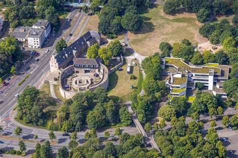 Mülheim an der Ruhr aus der Vogelperspektive Burganlage Schloss Broich