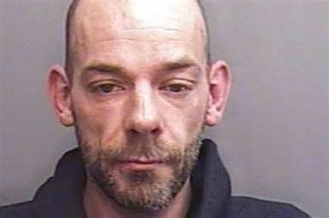 Dad Tackles Sex Offender Who Broke Into Year Olds Bedroom Stood Over Her Bed In Frightening