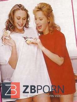 Food Struggle Inbetween 2 Steaming Dolls ZB Porn