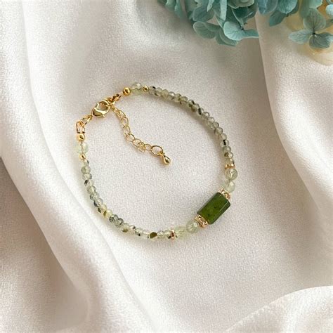 Купить Браслет из Пренита и Нефрита огранка диаметр камня 3-5 мм длина ...