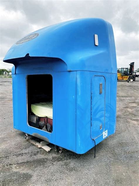 peterbilt  body sleeper cab