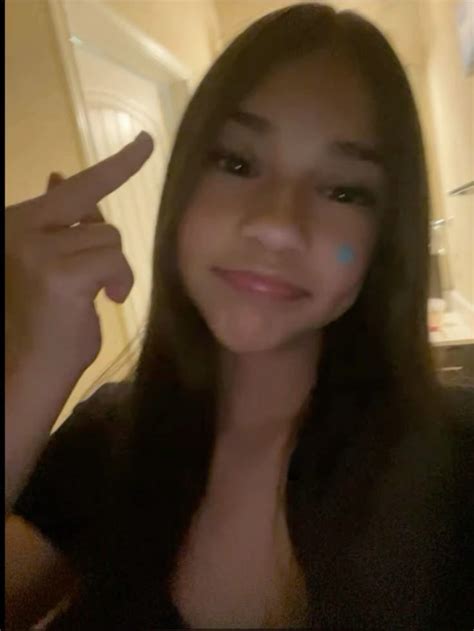 Pin By Becy On Cute Selfie Ideas In 2025 Pretty Selfies Pretty Makeup Looks Pretty Brunette