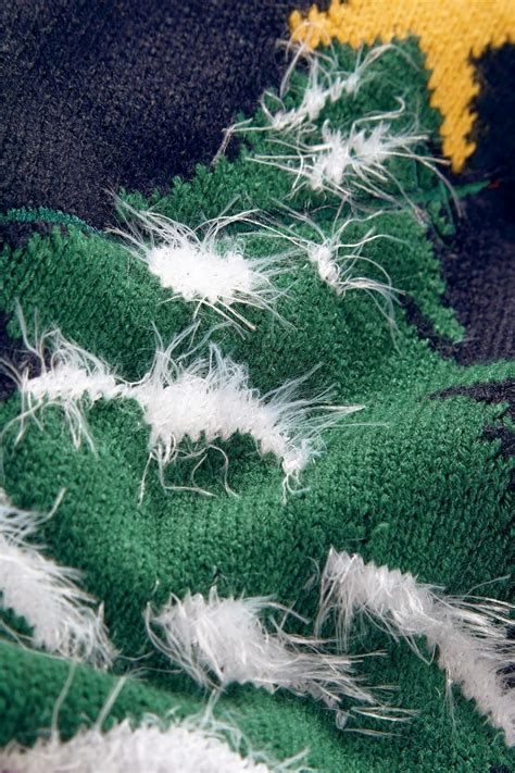 Яркие идеи: вязаные свитера и аппликации на свитшотах!