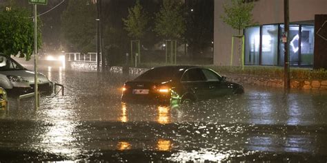 Heftige Hagel Unwetter Richten Schwere Schäden An Heuteat