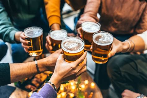 É possível emagrecer sem deixar de beber cerveja Especialista explica