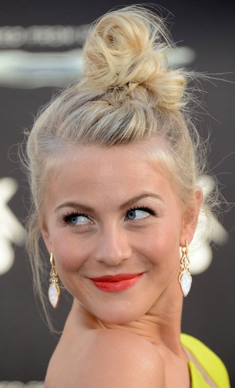 Julianne Hough S Cute Messy Topknot Bun Updo Hairstyle Hairstyles Weekly