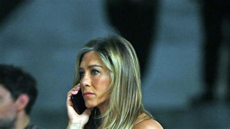 Brutalno Tijelo U 56 Godini Aniston Se Skinula U Mini Bikini I Pokazala Da Dobro Prkosi Vremenu