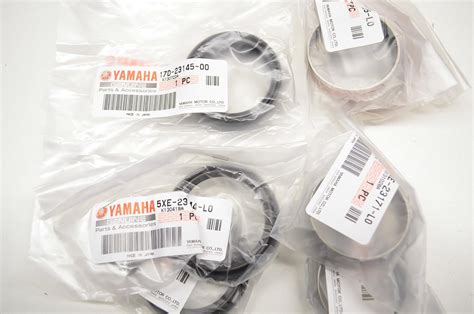 Amazon Yamaha 17DW003B0000 Front Fork Seal Kit Automotive