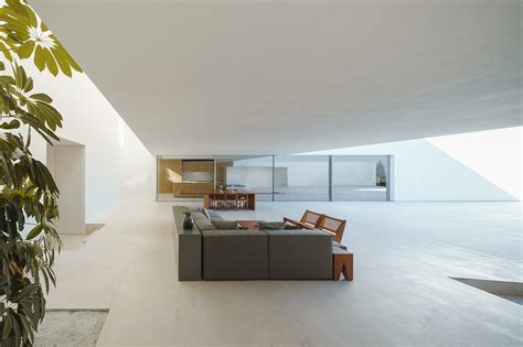 The Empty House By Fran Silvestre Arquitectos 谷德设计网