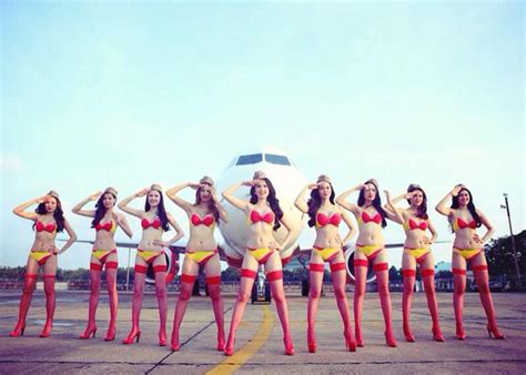 Vietjet Air L N Ti Ng Chuy N Ng C Trinh Ch P Bikini Tr N M Y Bay