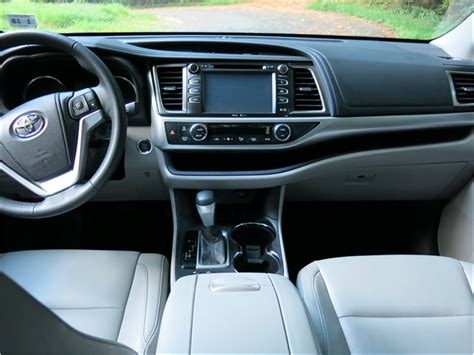 2014 Toyota Highlander: 79 Interior Photos | U.S. News