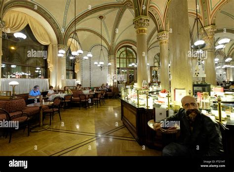 Wien cafe hi-res stock photography and images - Alamy