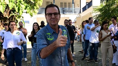 No Rio Eduardo Paes Vota Acompanhado Do Vice E Se Diz Confiante Em