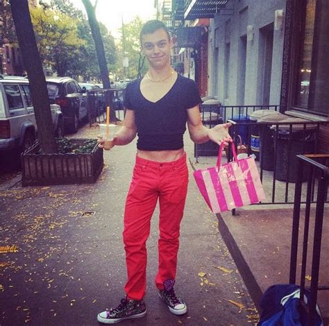 Max joven gay Cuántos insultos puede recibir un homosexual paseando horas en Nueva York