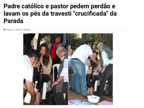 Padre E Pastor Lavam Os P S De Travesti Que Foi Crucificada Na Parada Gay O Que Acharam Disso